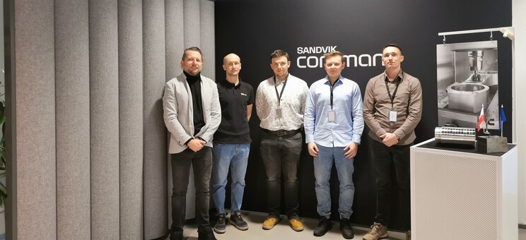 Od lewej: T. Janus, T. Wojtanek, Ł. Dubiel, M. Jużyniec, dr inż. M. Sałata,