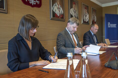 Od lewej:A. Kaleta, prof. P. Koszelnik, G. Król,