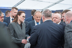 Premierzy Donald Tusk i  Julia Swyrydenko w Strefie EXPO,