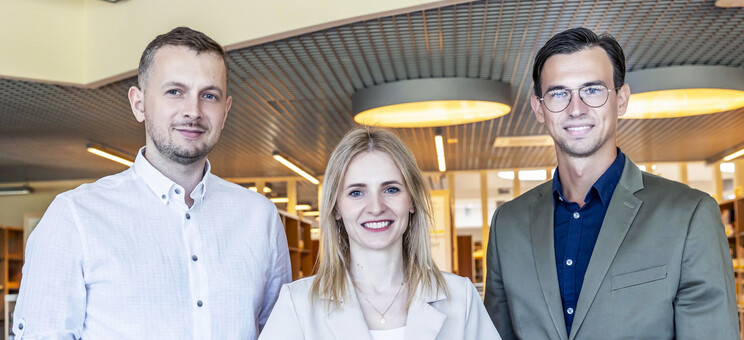 Od lewej: dr inż. K. Wieczerzak, prof. PRz M. Kida, prof. PRz M. Mądziel,