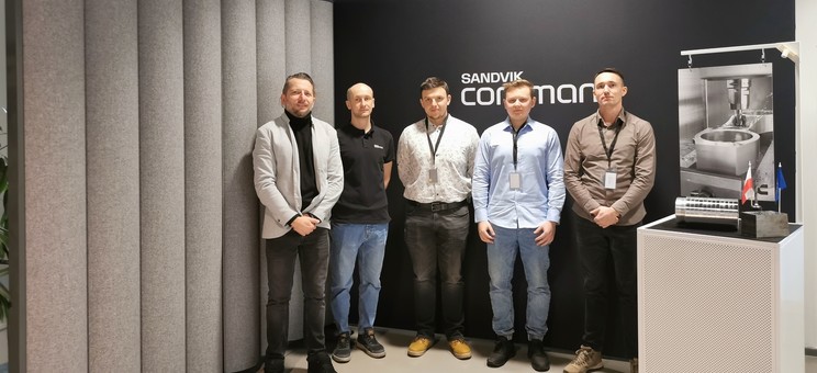 Od lewej: T. Janus, T. Wojtanek, Ł. Dubiel, M. Jużyniec, dr inż. M. Sałata,